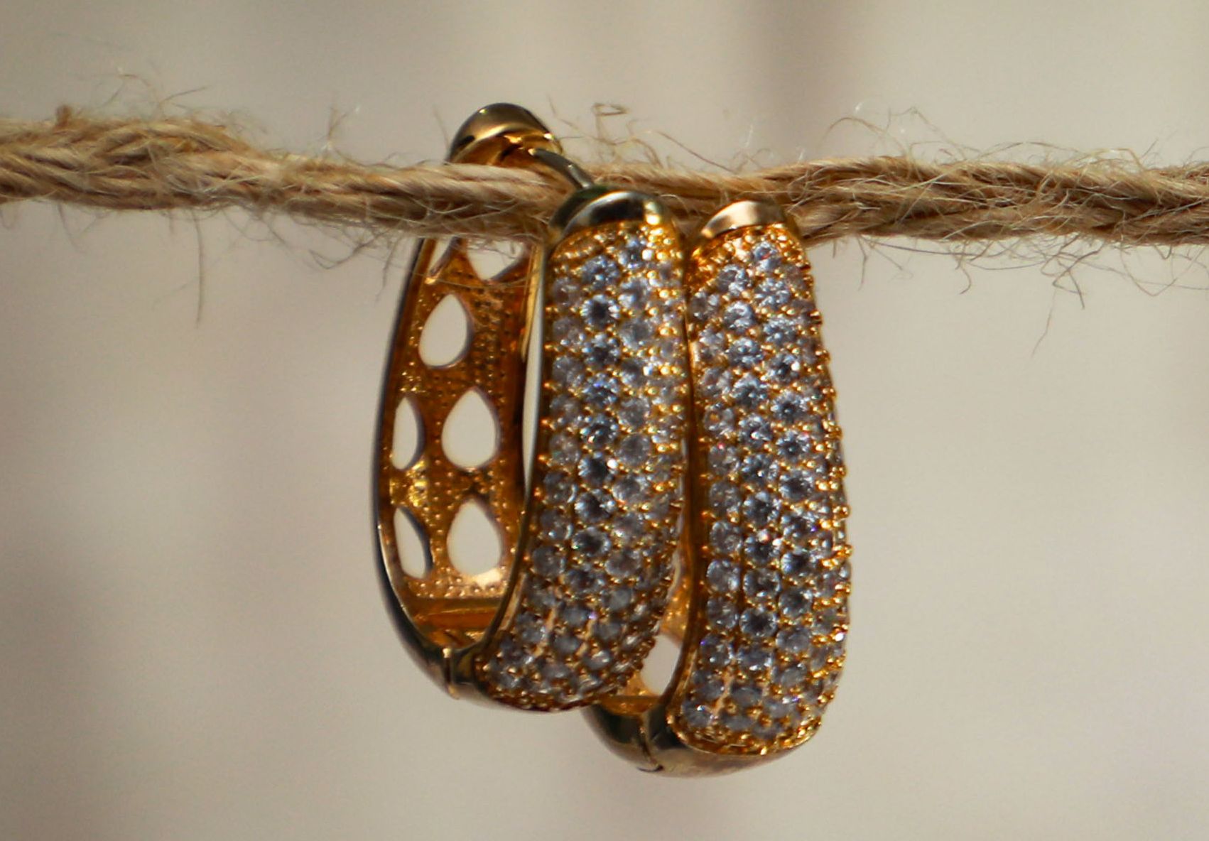 Argolla acero enchapado con circones - Código K362