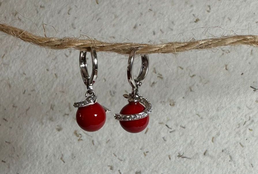 Aro de acero rodinado con coral - Código K378