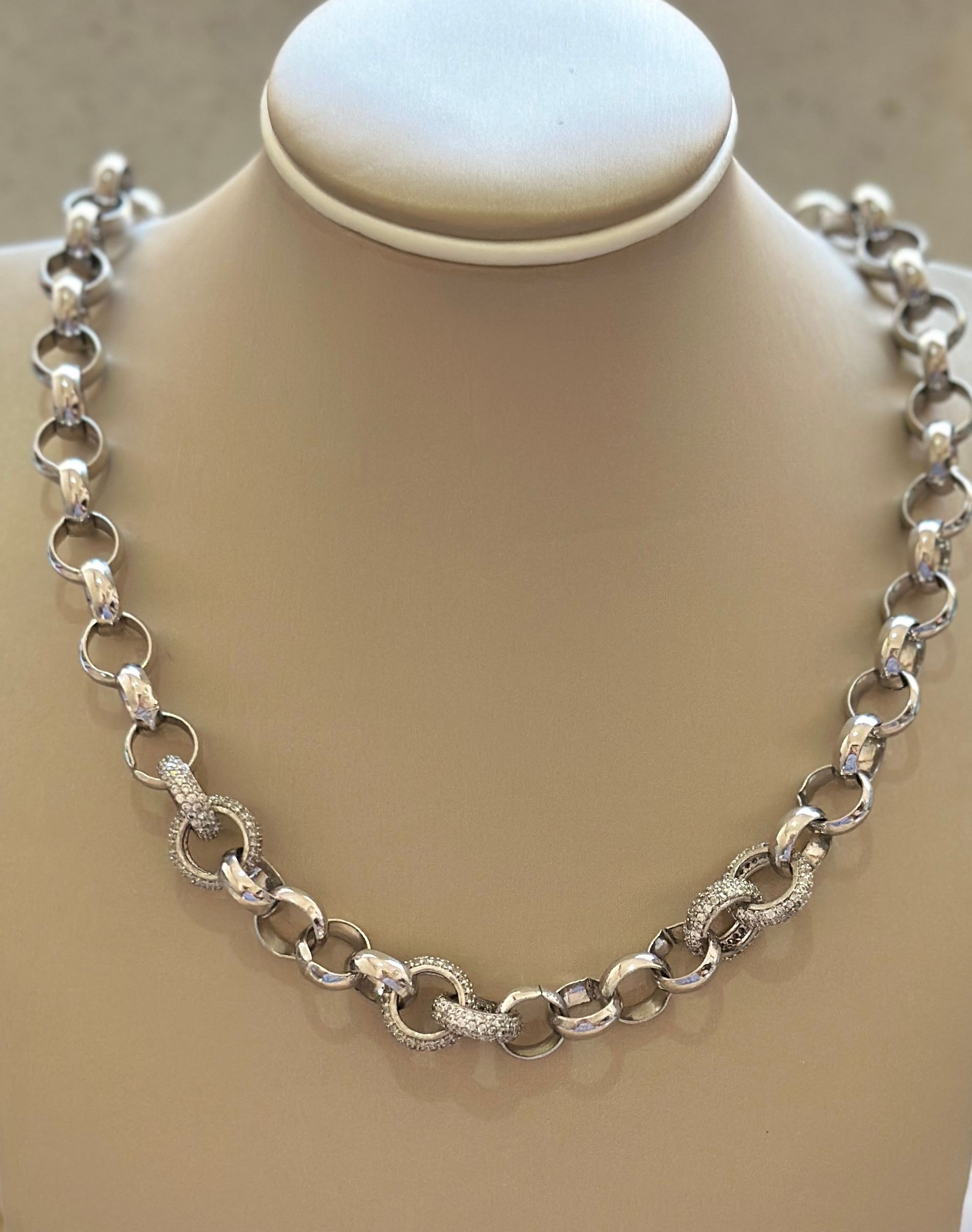 Cadena importante con circones  - Código K439