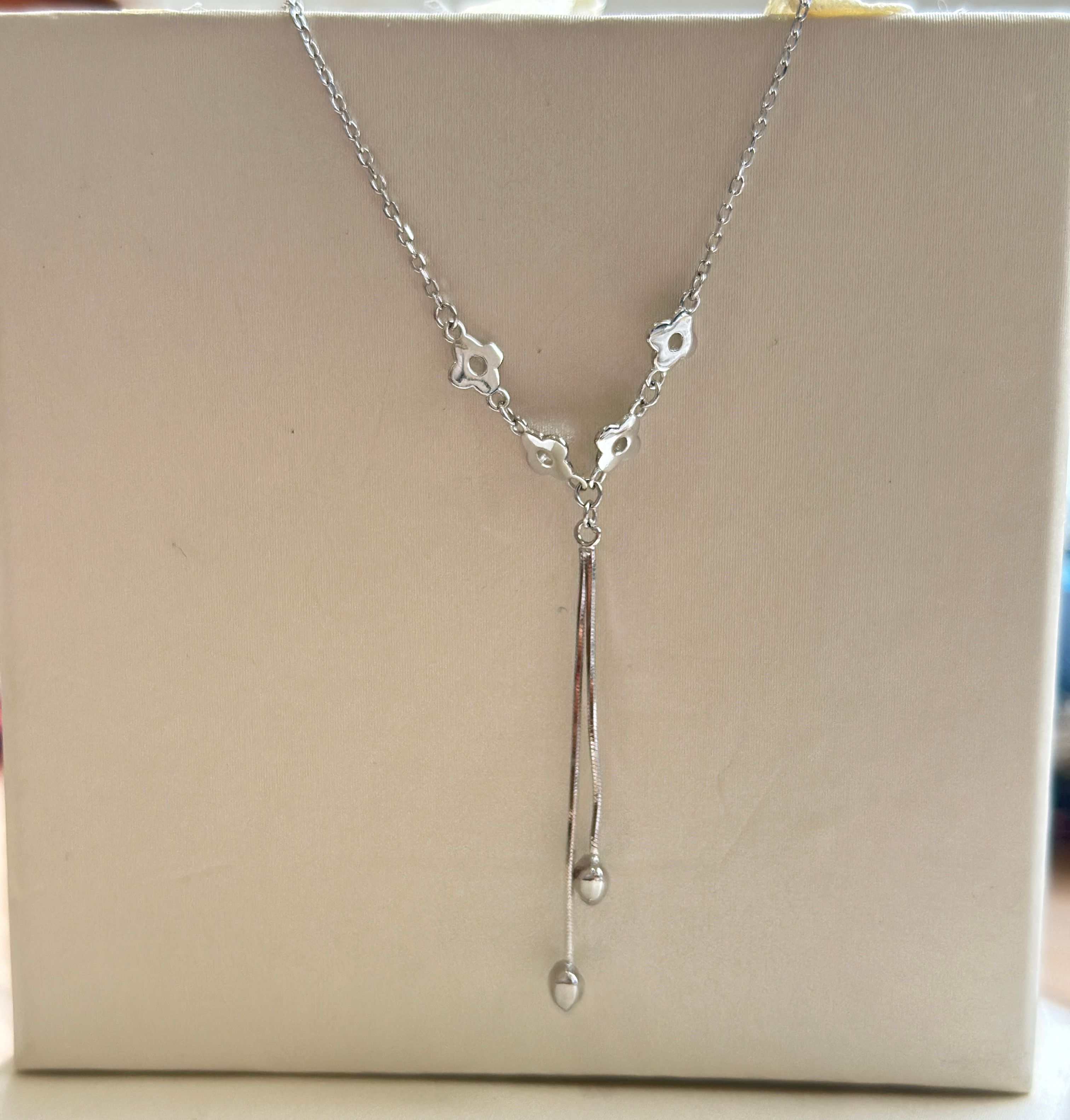 Cadena de plata 925 rodinada con flores - Código K538