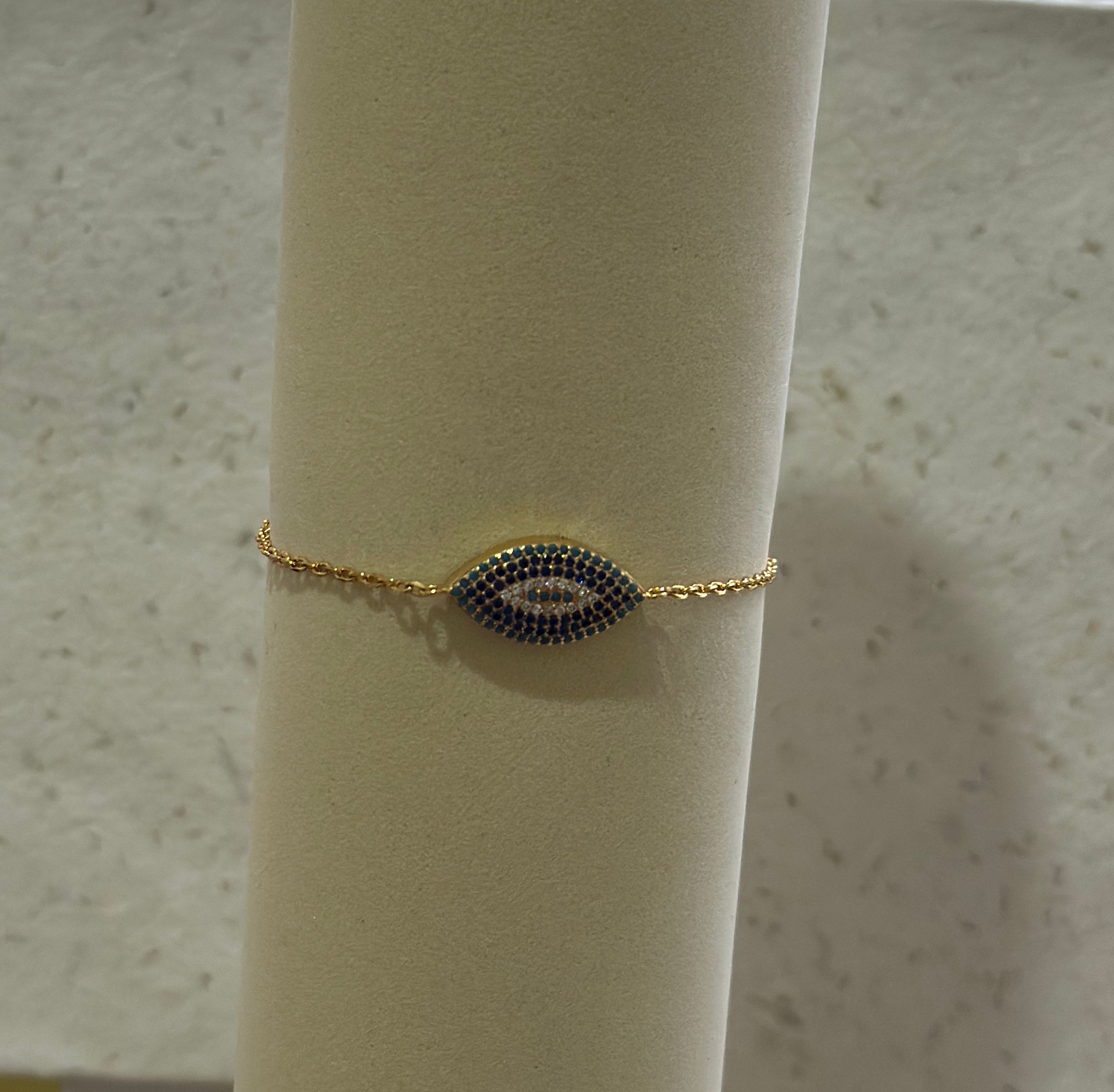 Pulsera de acero enchapado en oro  con cristales azules - Código K602