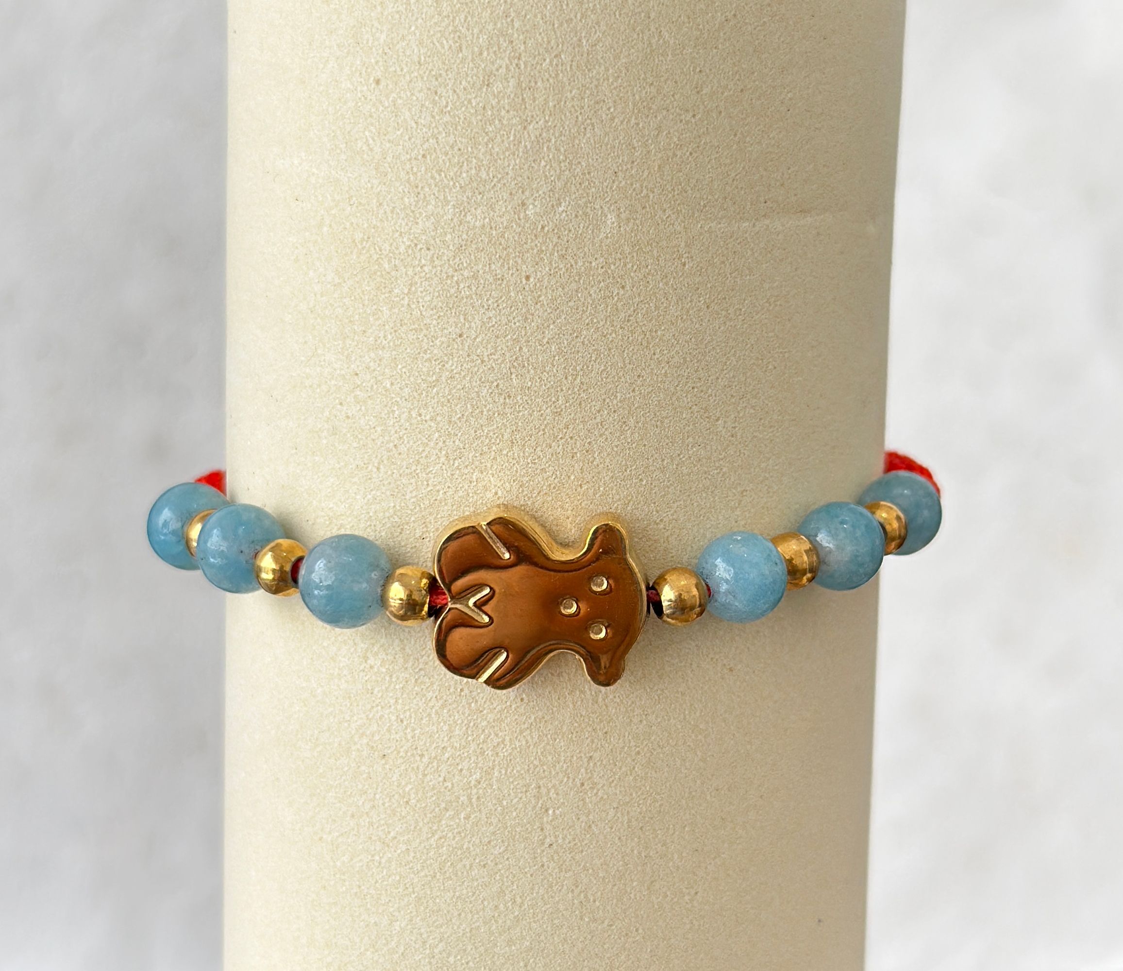 Pulsera hilo rojo con dije de acero con oso y cristales - Código K613