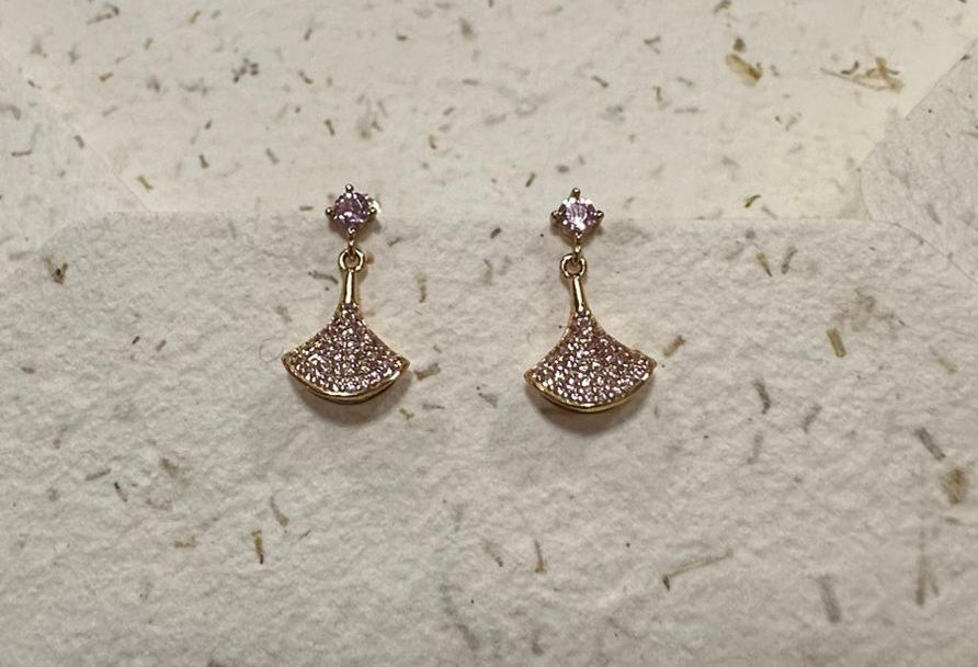 Aro acero con piedras rosadas - Código K685