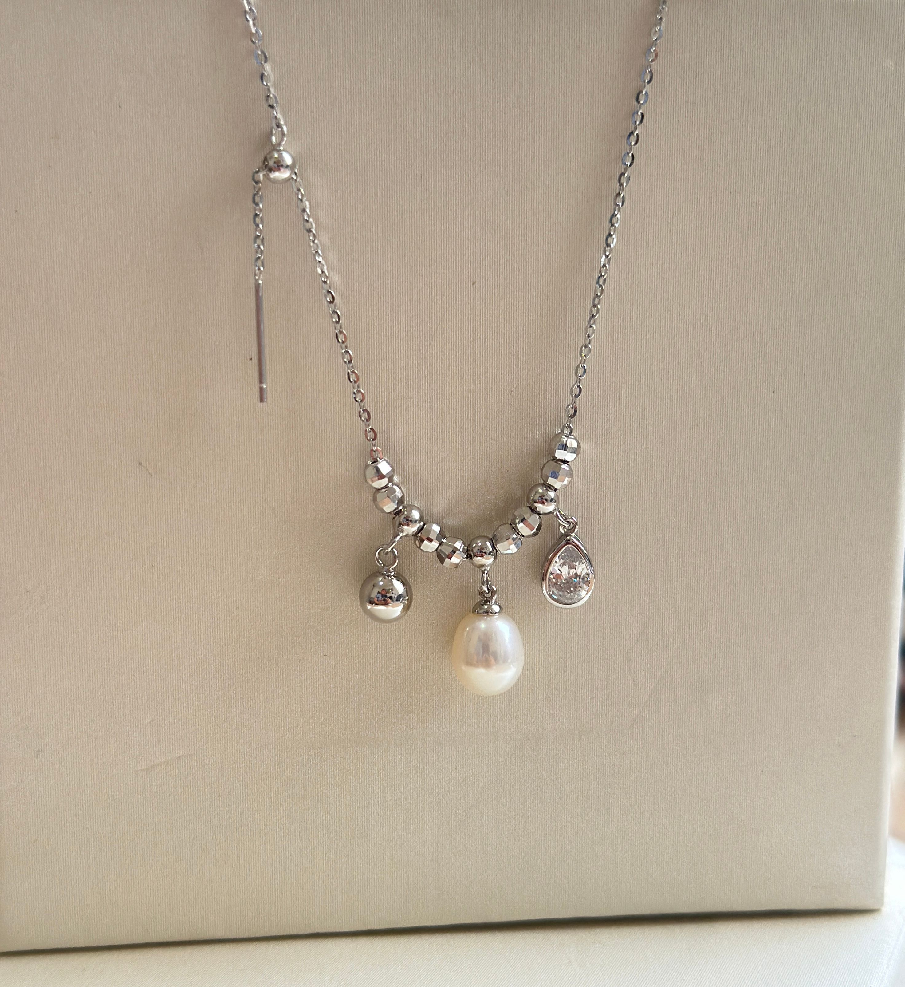 Cadena de plata 925 con dijes de perla y circon  - Código K531