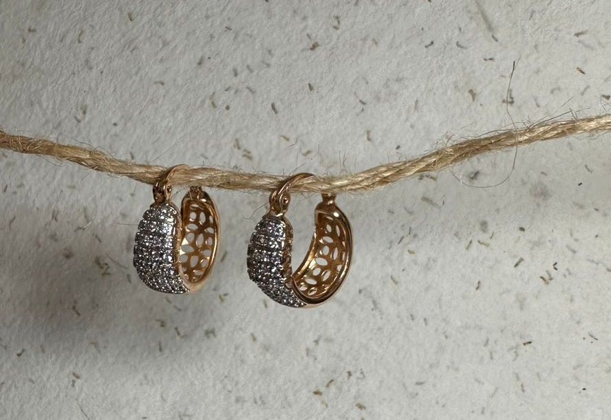 Argolla acero enchapado y rodinado con circones - Código K373