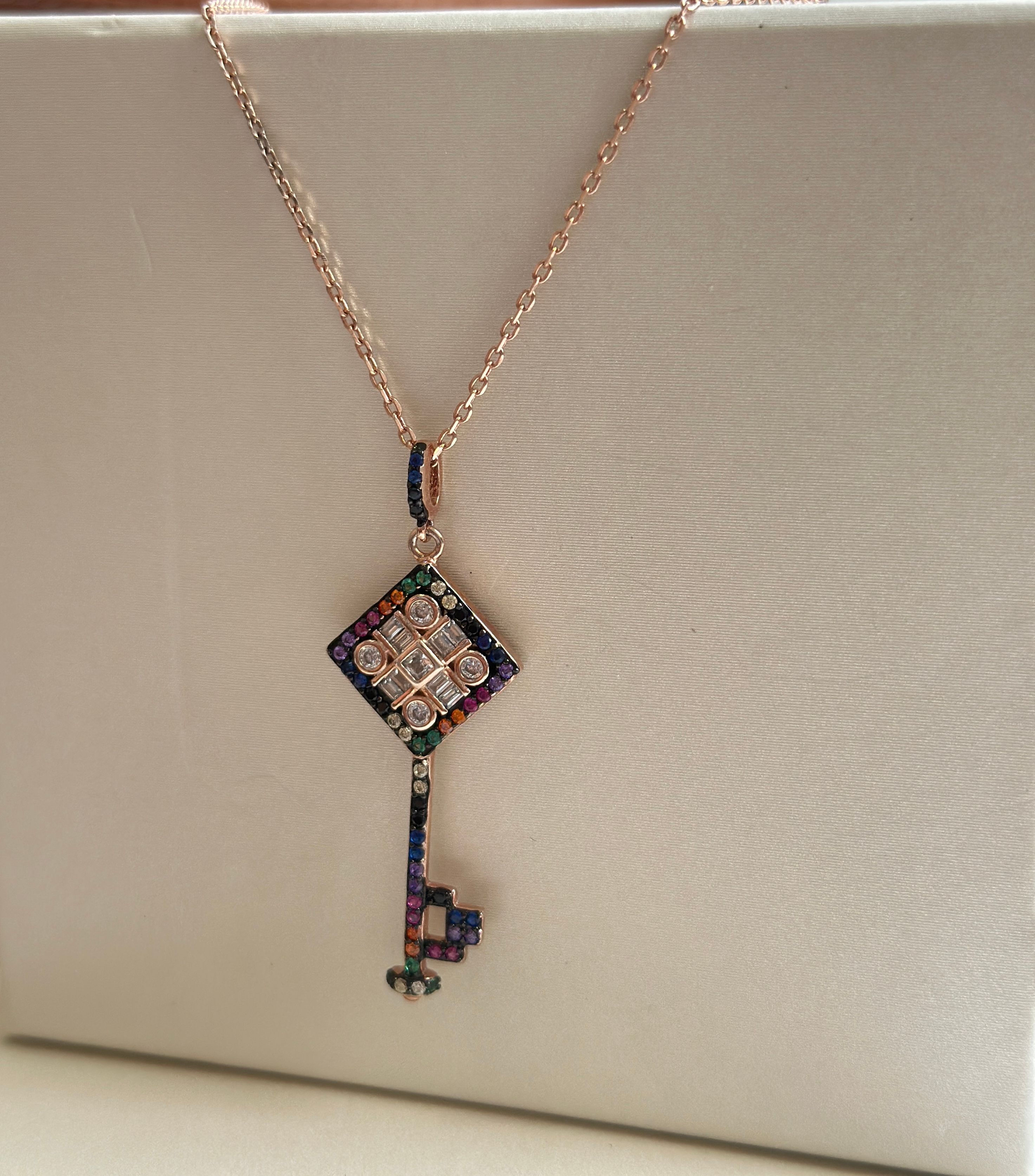 Cadena de plata 925 con dije llaves con cristales - Código K308