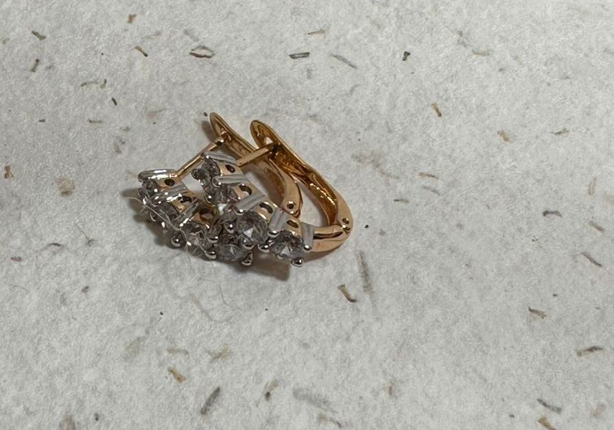 Argolla acero enchapado y rodinado con circones - Código K372