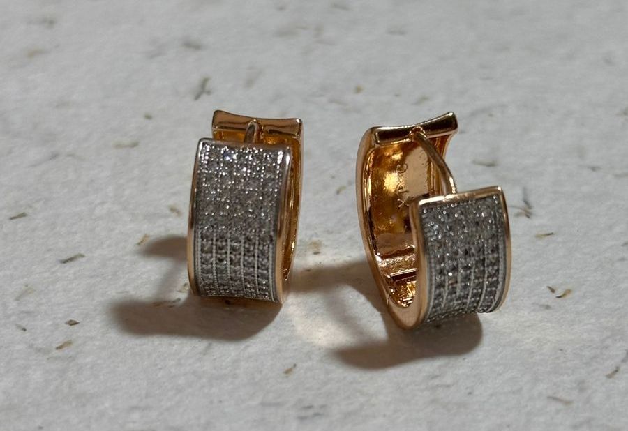 Argolla acero enchapado con circones - Código K137