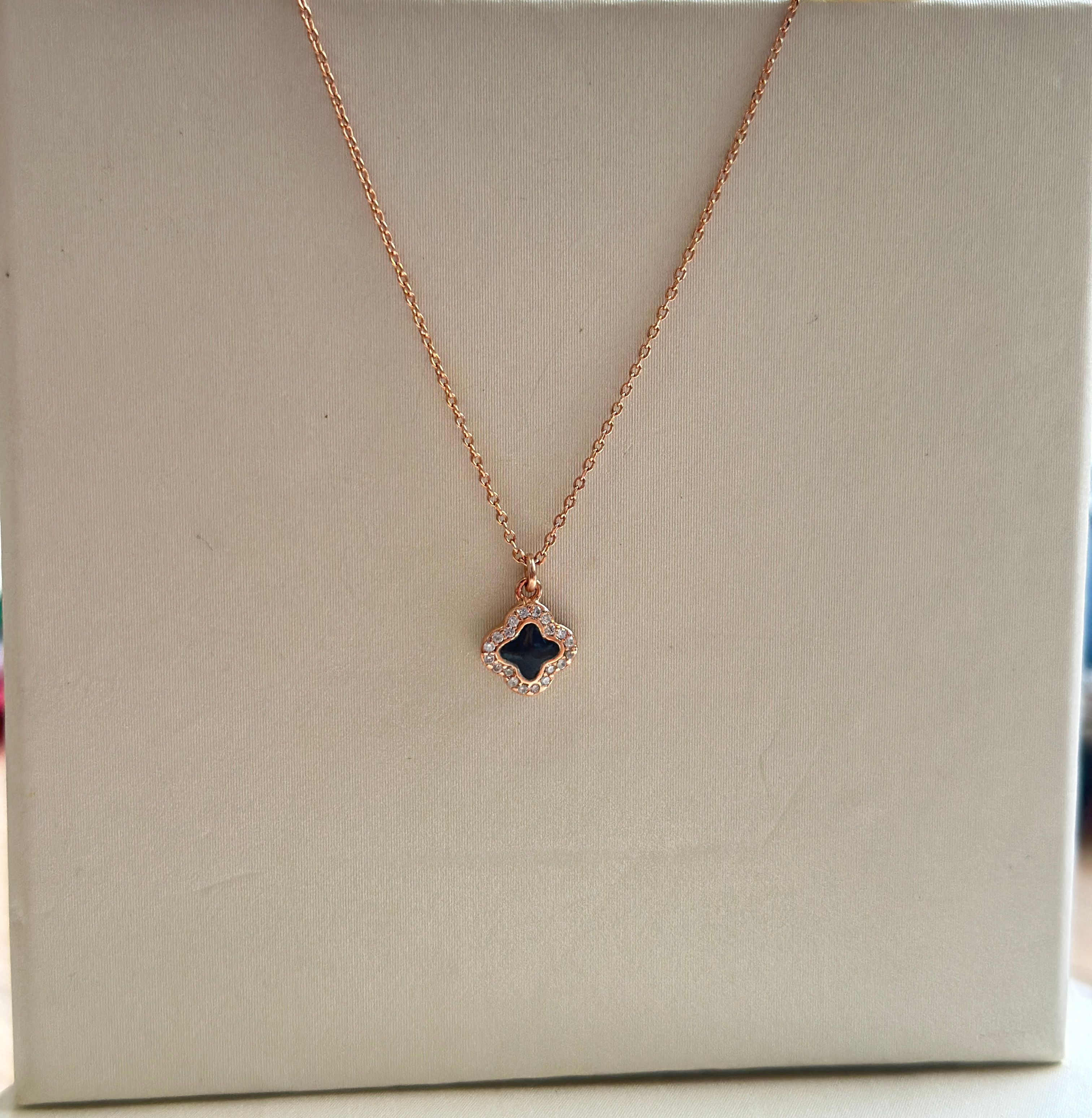 Cadena de plata 925 oro rosa con dije flor onix - Código K571