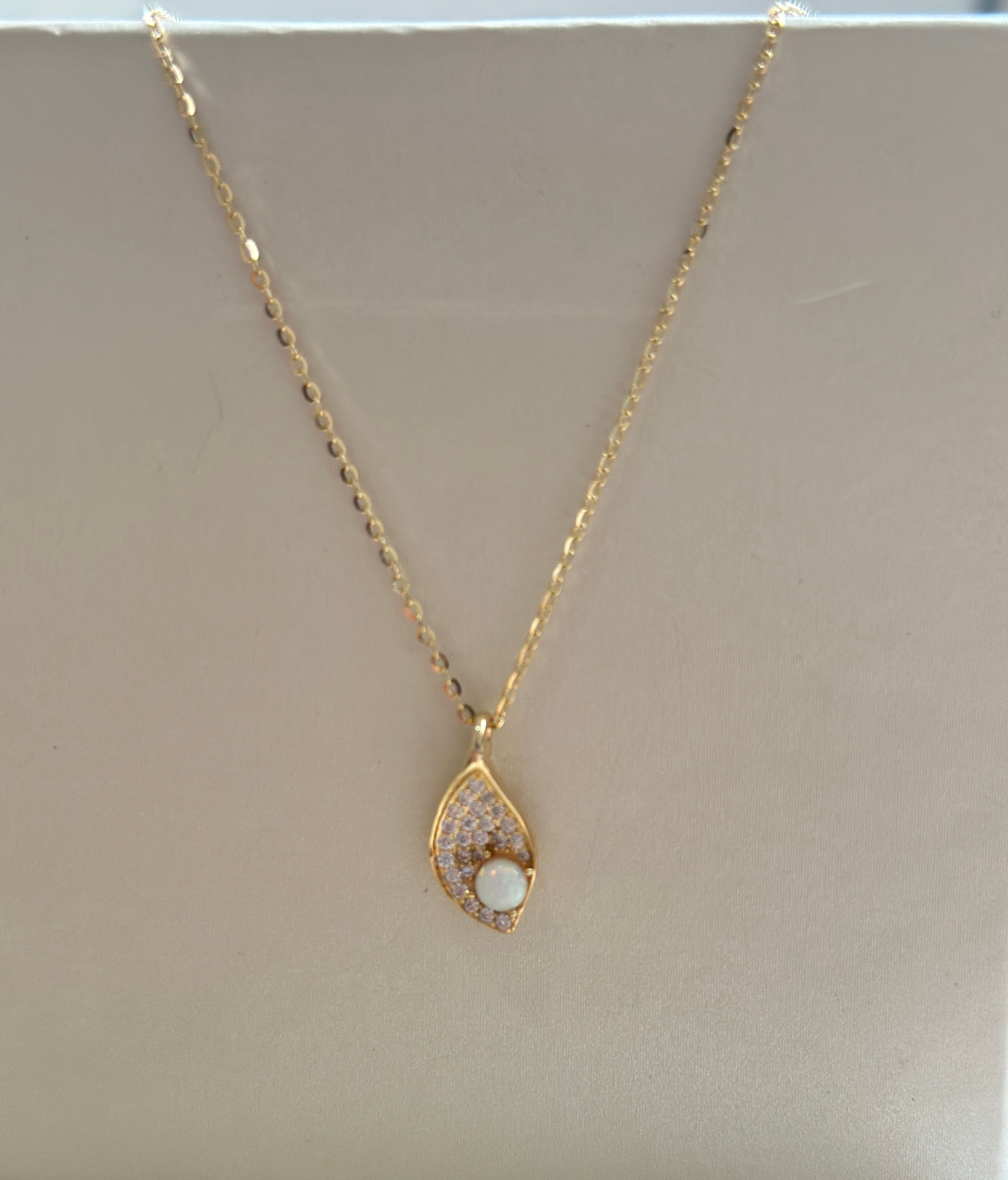 Cadena de plata 925 con dije hoja con perla y circones - Código K526