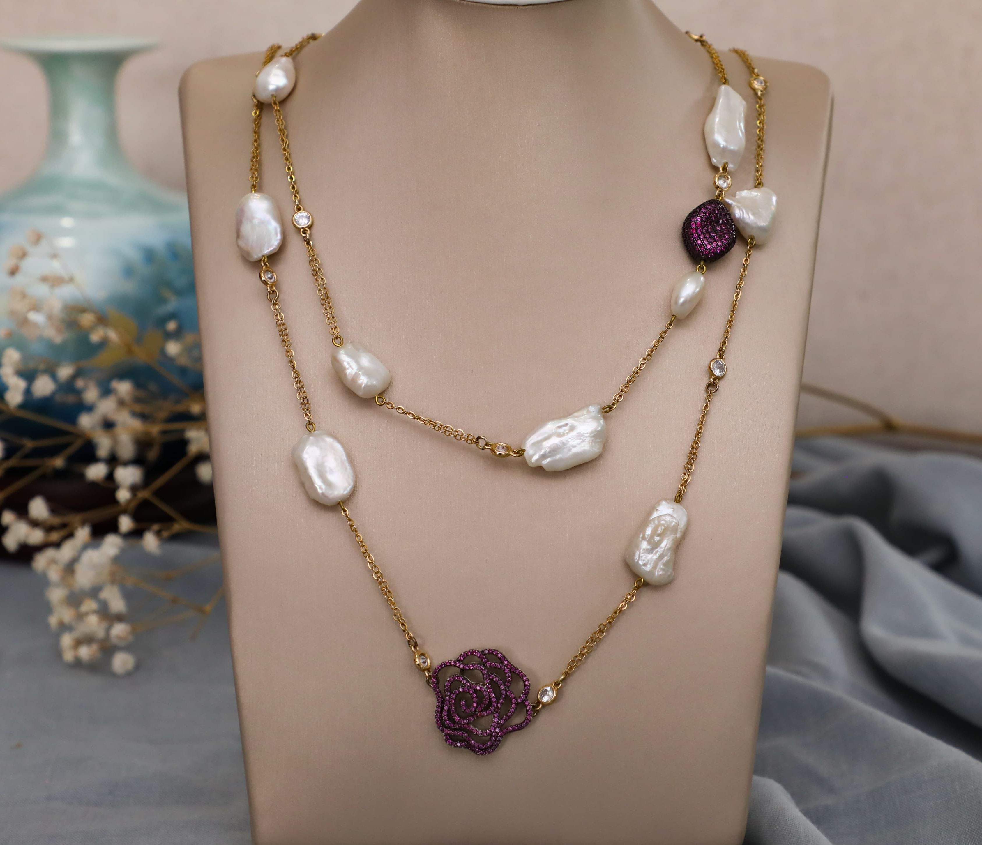 Cadena de acero con perlas y rosa con cristales - Código K000