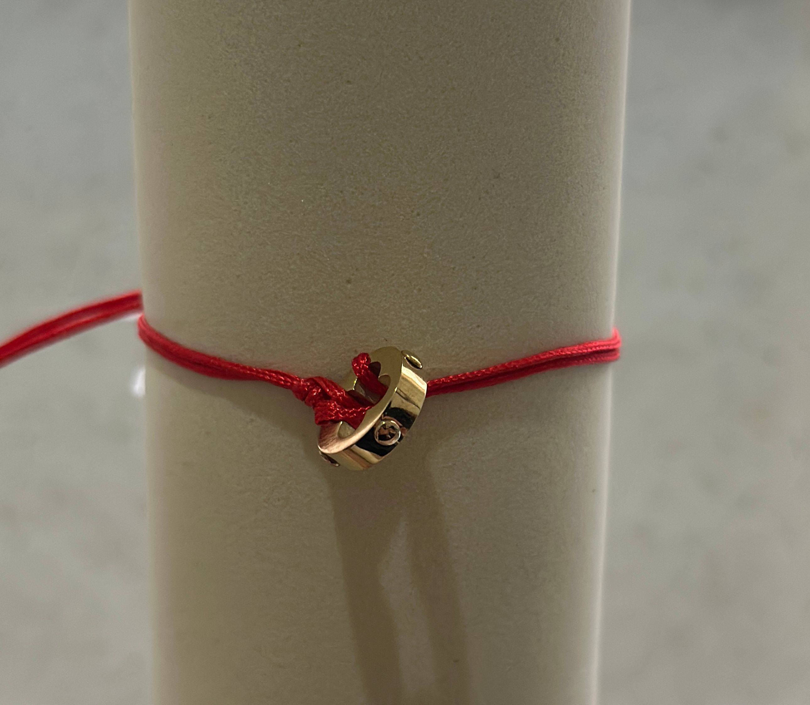Pulsera hilo rojo con dije enchapado en oro   - Código K605