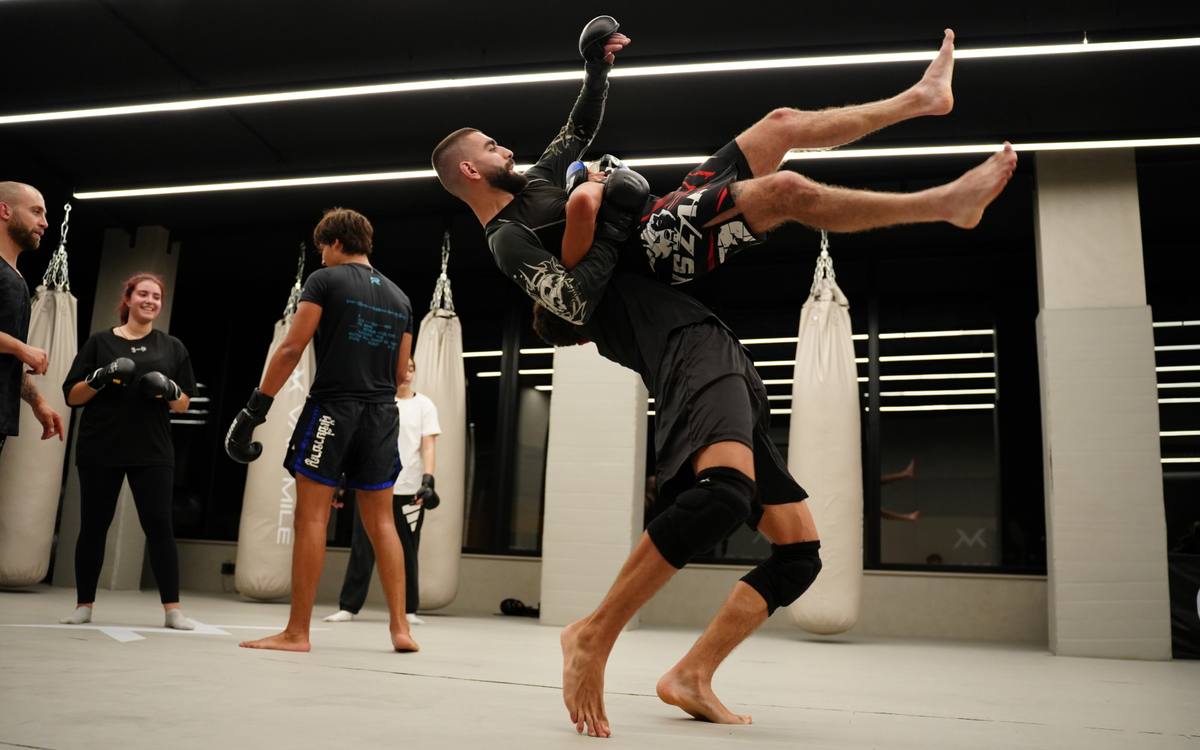 MMA takedown on the Mat Arena