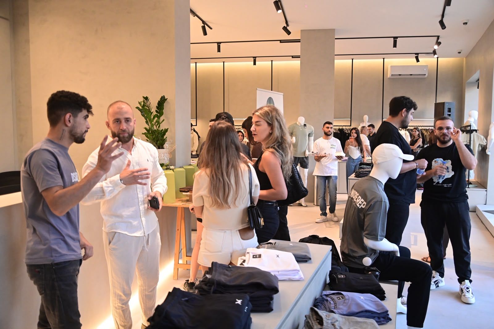 VAN MILE Showroom