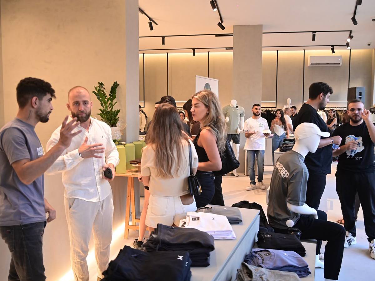 VAN MILE Showroom