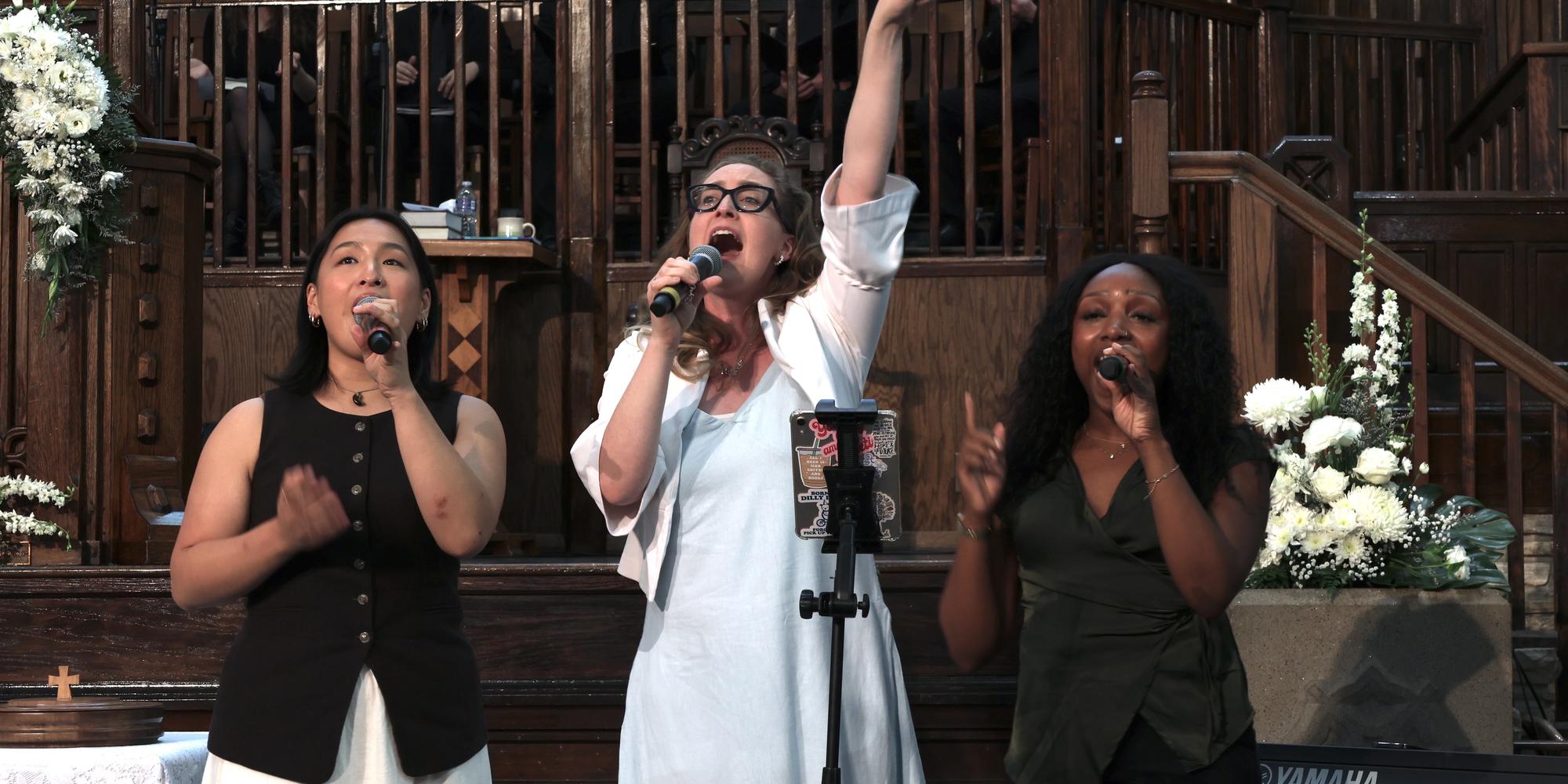 trio of singers