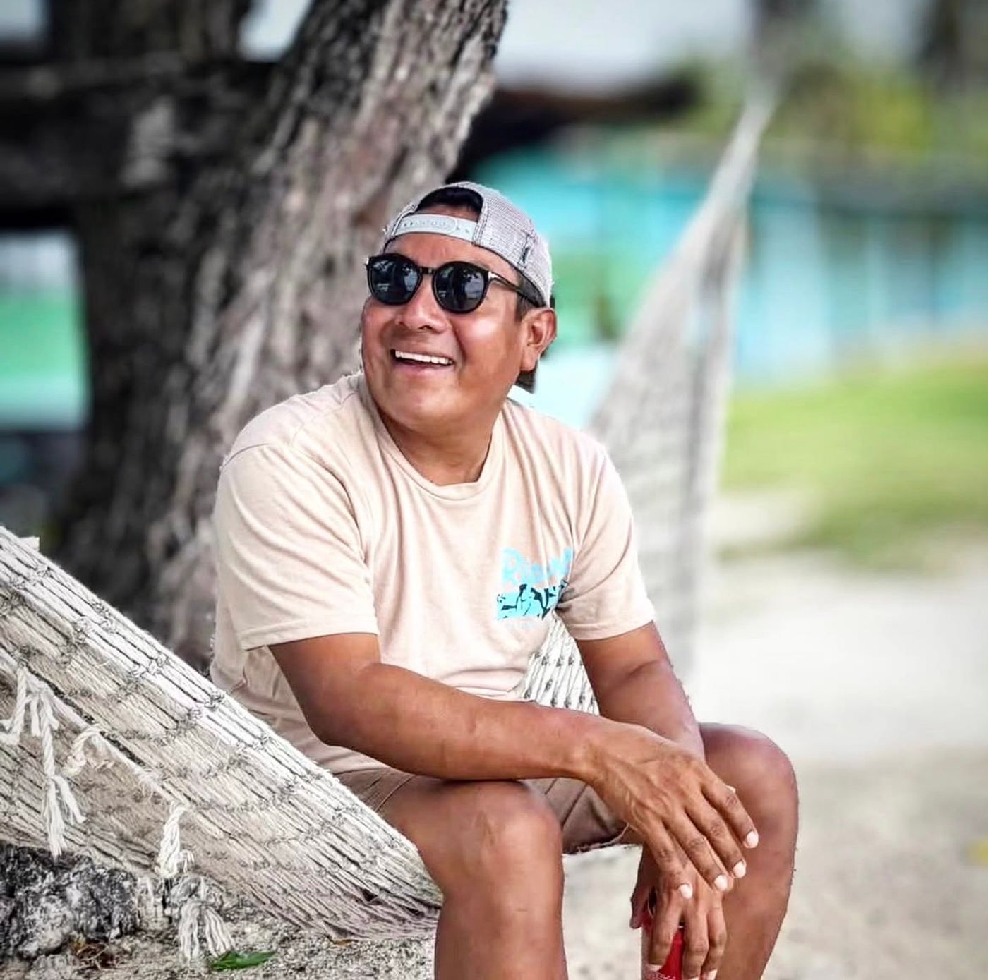 Victor, JWs Travel’s local Guna partner, sharing an authentic experience in Guna Yala, Panama.
