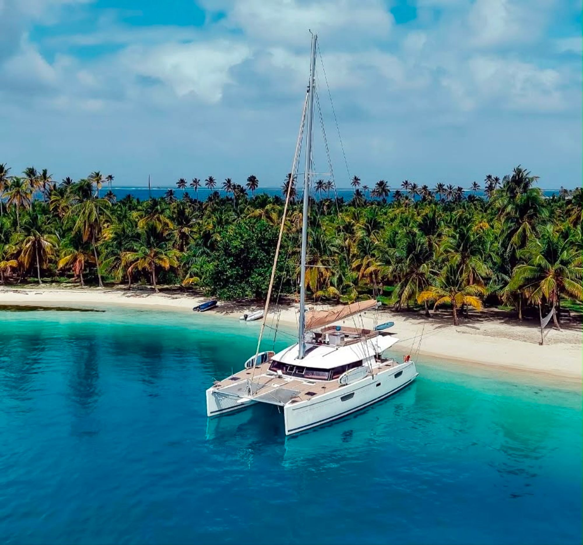 Tropical island and turquoise Caribbean waters in Panama, showcasing the scenery travelers can experience on a 10-day Panama itinerary.