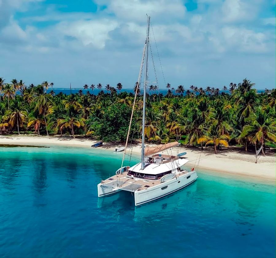 Tropical island and turquoise Caribbean waters in Panama, showcasing the scenery travelers can experience on a 10-day Panama itinerary.