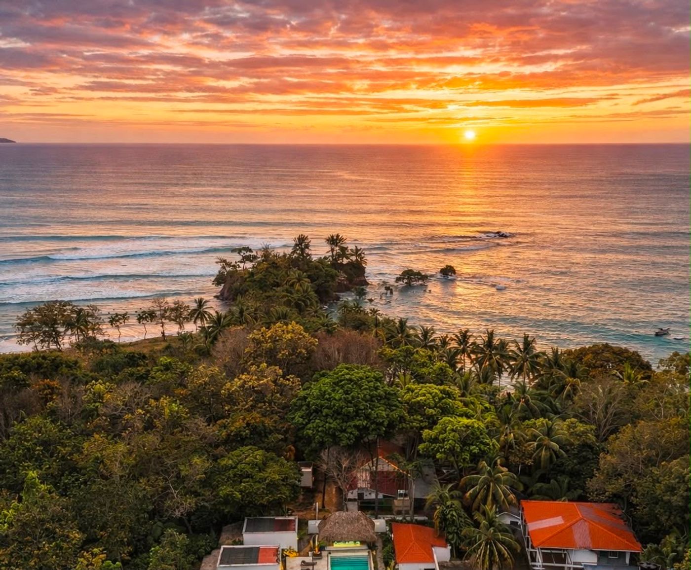 Sunset over Panama’s tropical coastline, highlighting the natural scenery travelers can experience on a customized vacation.