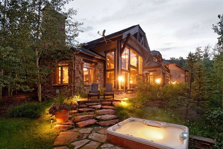 Luxury private mountain residence available through JWs Travel in Aspen, Colorado.
