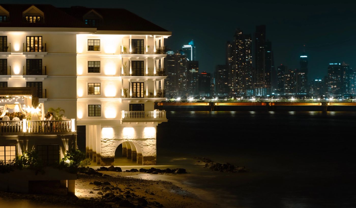 Panoramic view of Panama City’s modern skyline and waterfront along the Pacific coast of Panama.