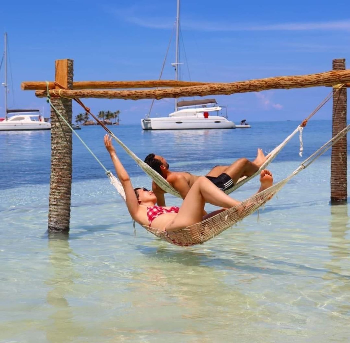 Tropical beach and Pacific island scenery in Panama’s Pearl Islands.