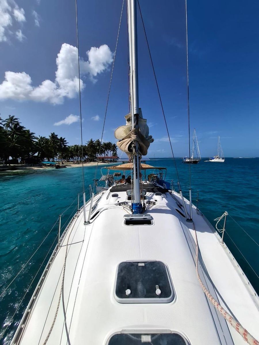 Travelers exploring Panama by private boat on a customized private vacation.