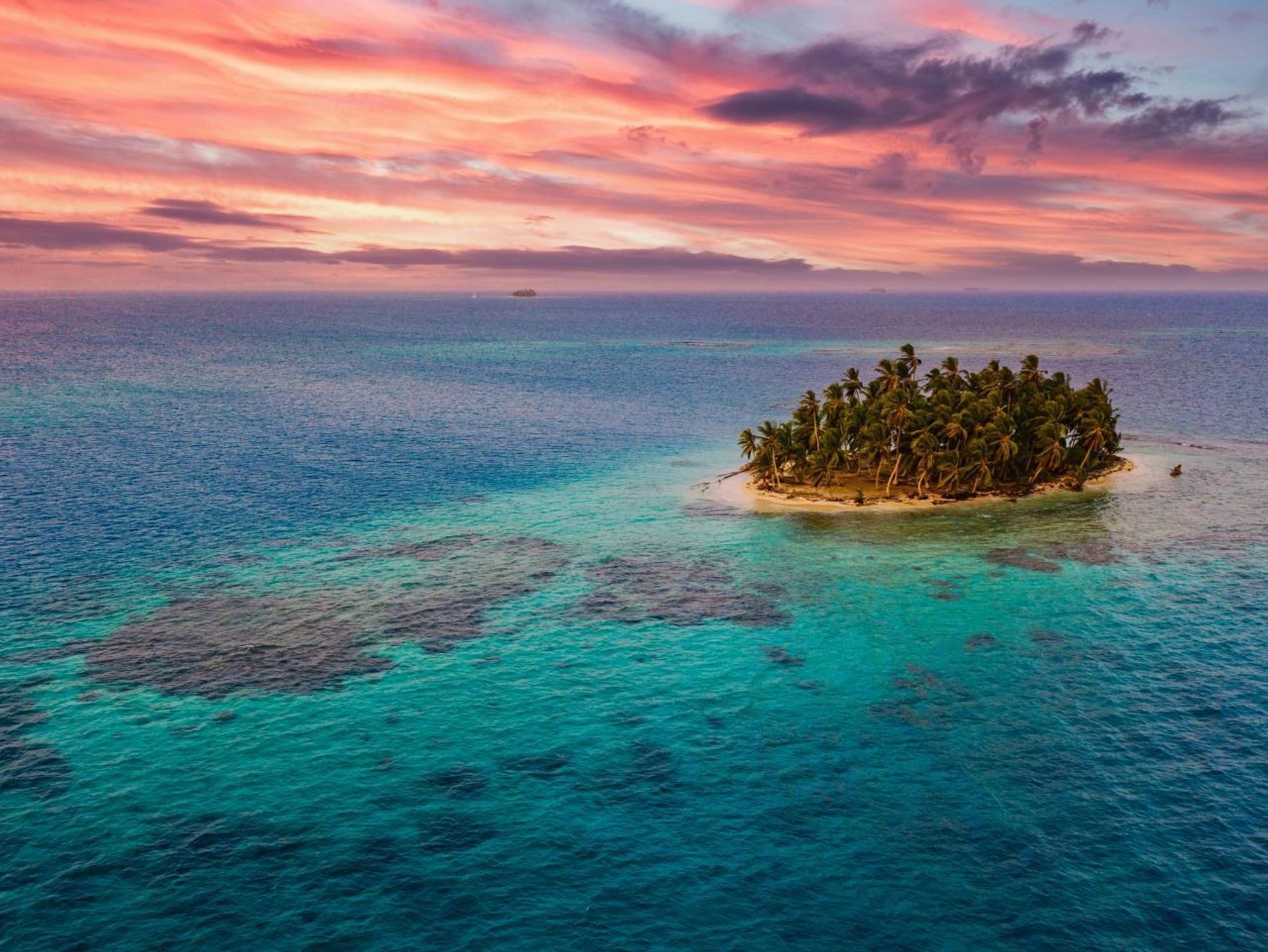 Aerial view of the San Blas Islands in Guna Yala, Panama, surrounded by turquoise Caribbean waters.