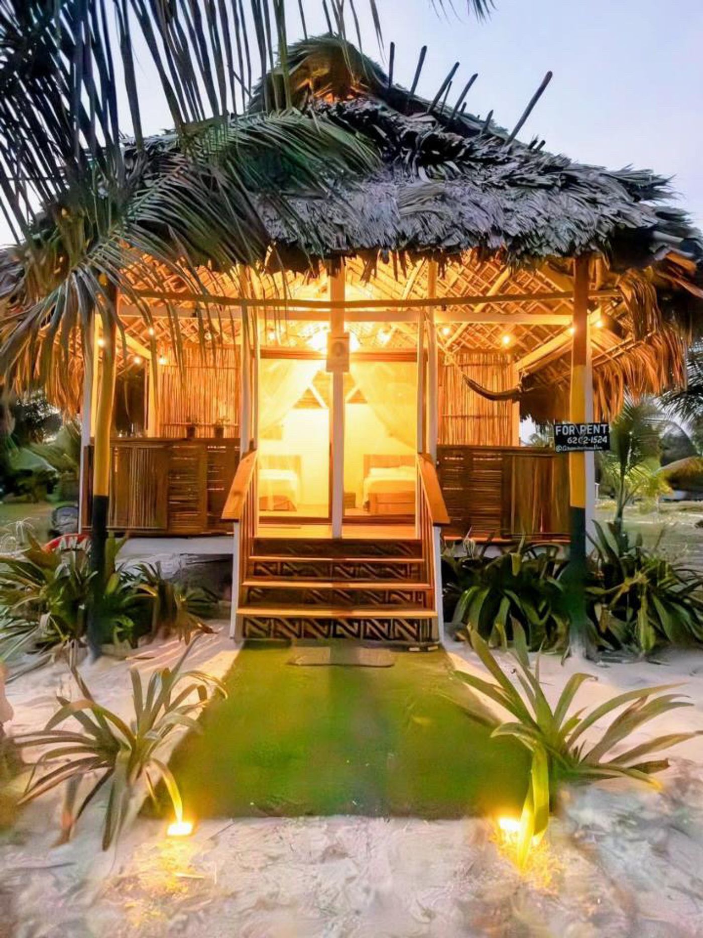 Guna-operated island accommodation that can be combined with a private San Blas catamaran charter.