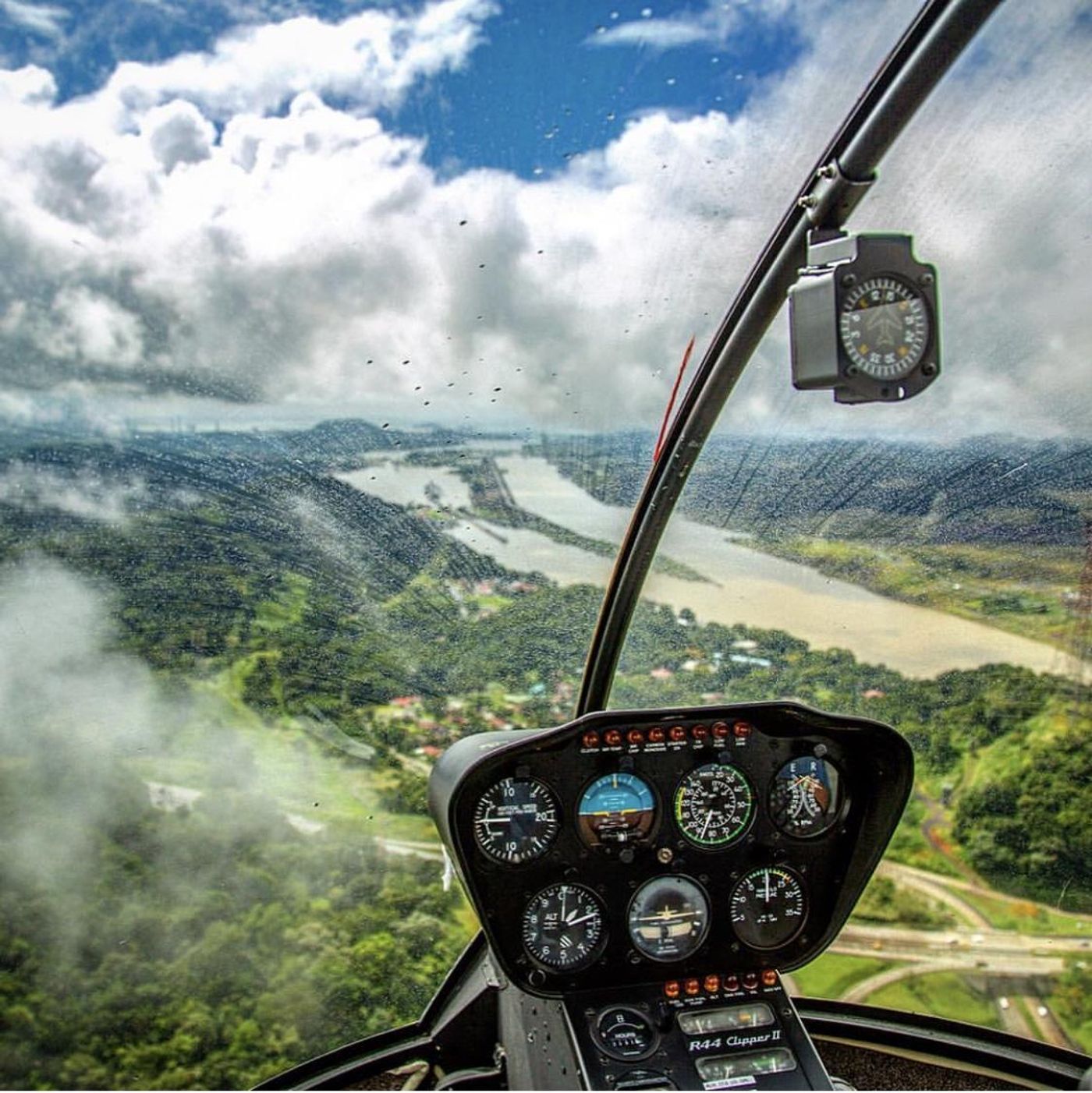 Private helicopter flight over Panama’s tropical landscape as part of a customized vacation.