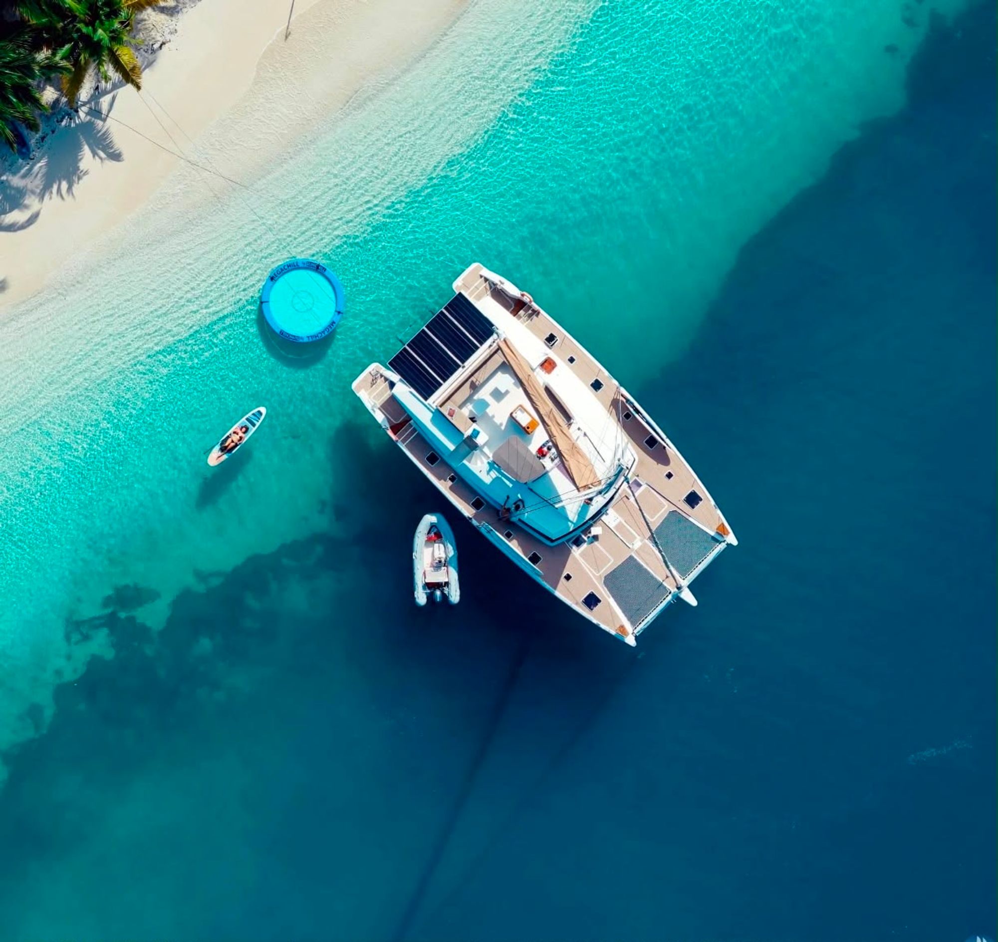 Private luxury catamaran charter in the turquoise waters of Guna Yala, Panama.