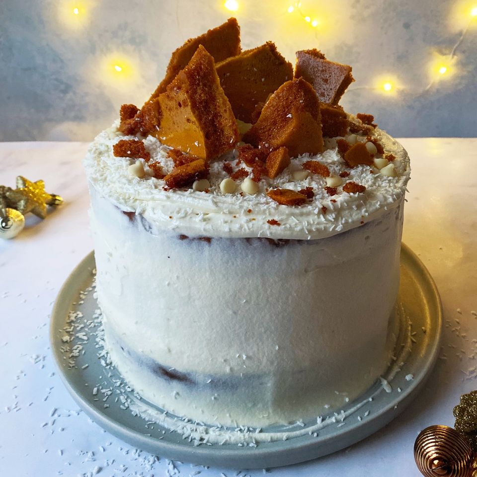 Rowse Honey & White Chocolate Christmas Cake