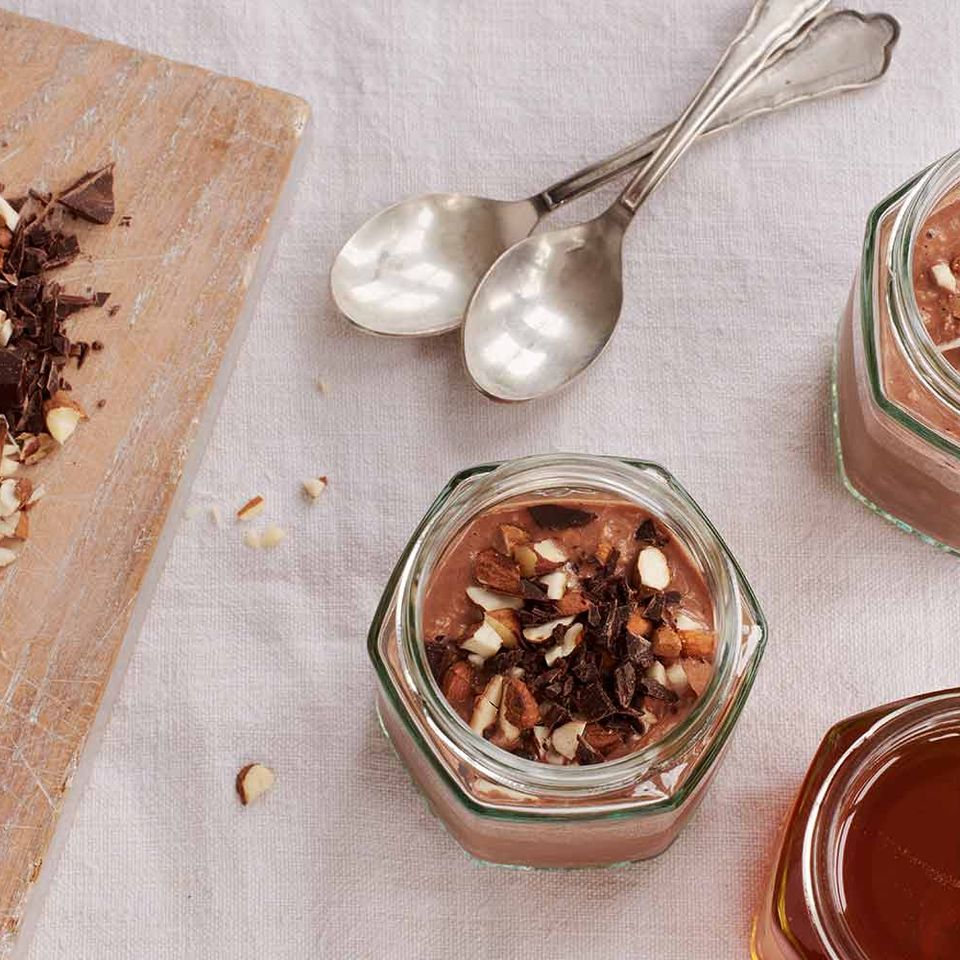 Overnight chocolate, banana and honey oats