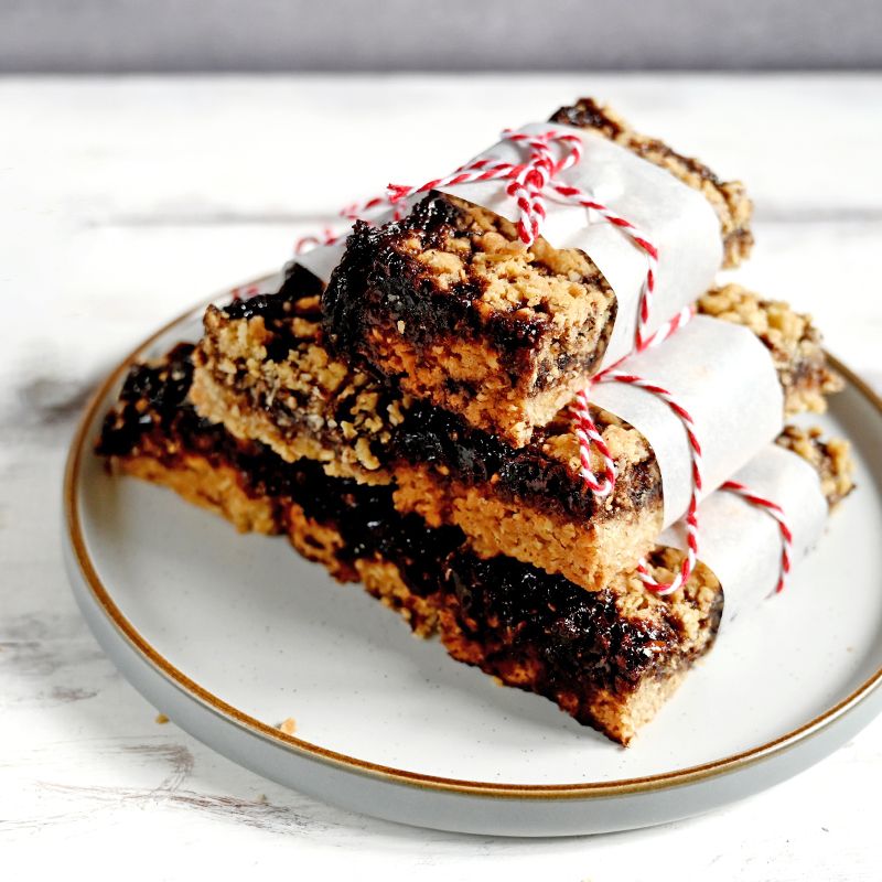 Honey and cocoa oat bars