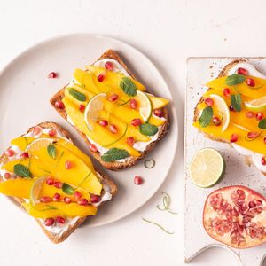 Greek Yoghurt, Berry, Mint & Spreadable Honey Toast