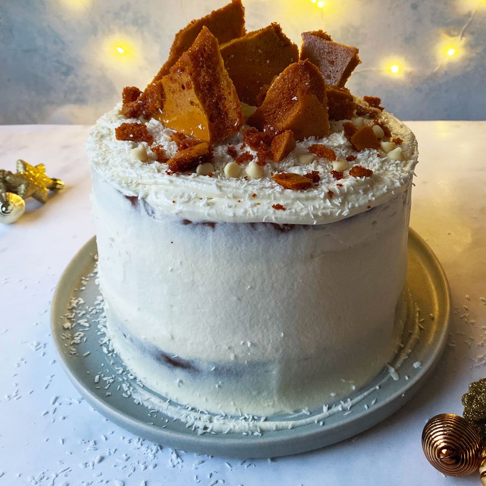 White chocolate and honey Christmas cake
