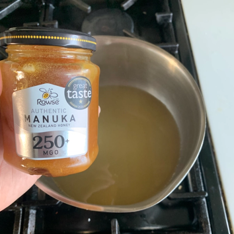 a jar of rowse authentic manuka new zealand honey 250 mgo