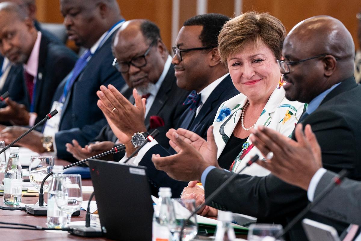 Managing Director Kristalina Georgieva, African Development Bank President Akinwumi Adesina, former Mozambique President Joaquim Chissano, OEDAE Executive Director Willie Nakunyada, and Zimbabwe Finance Minister Mthuli Ncube at the Zimbabwe Roundtable during the 2024 Spring Meetings of the World Bank Group and International Monetary Fund in Washington, DC, April 15, 2024. IMF Photo / Sarah Silbiger