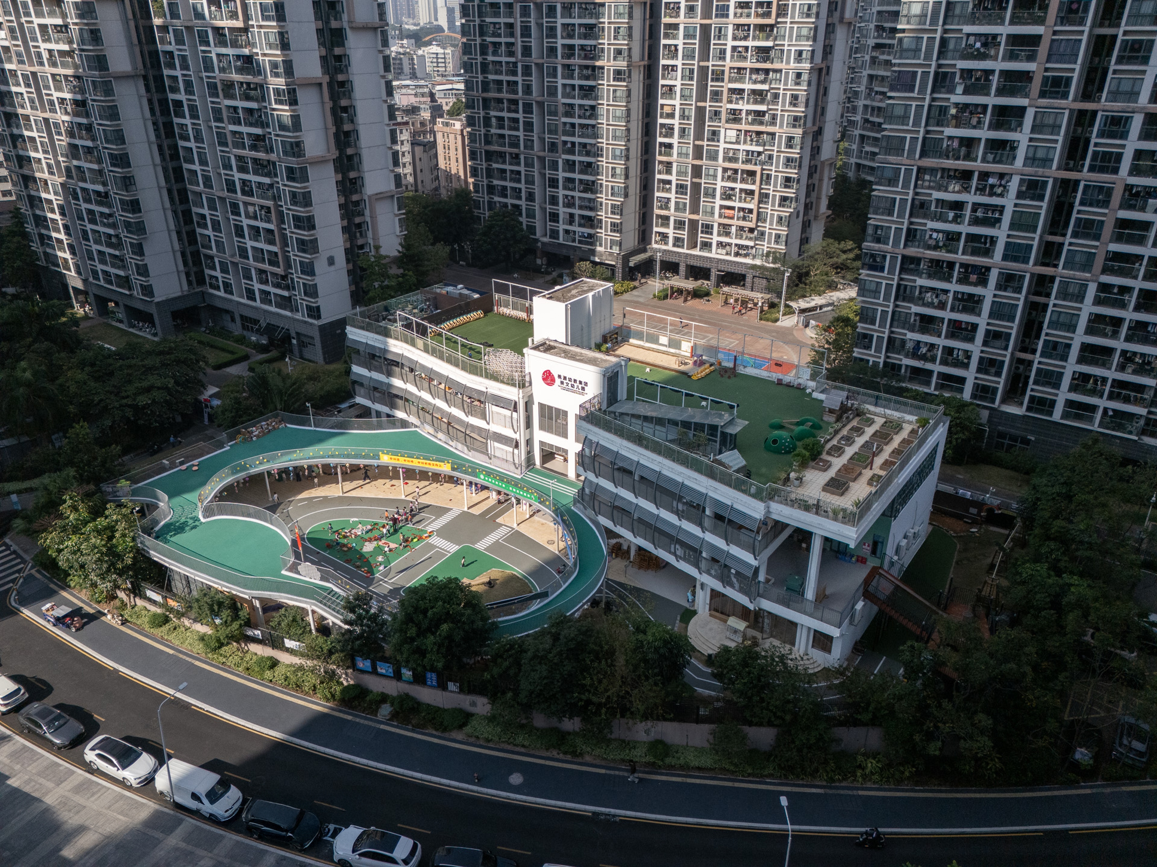 buildings that wrap around a secure kindergarten courtyard