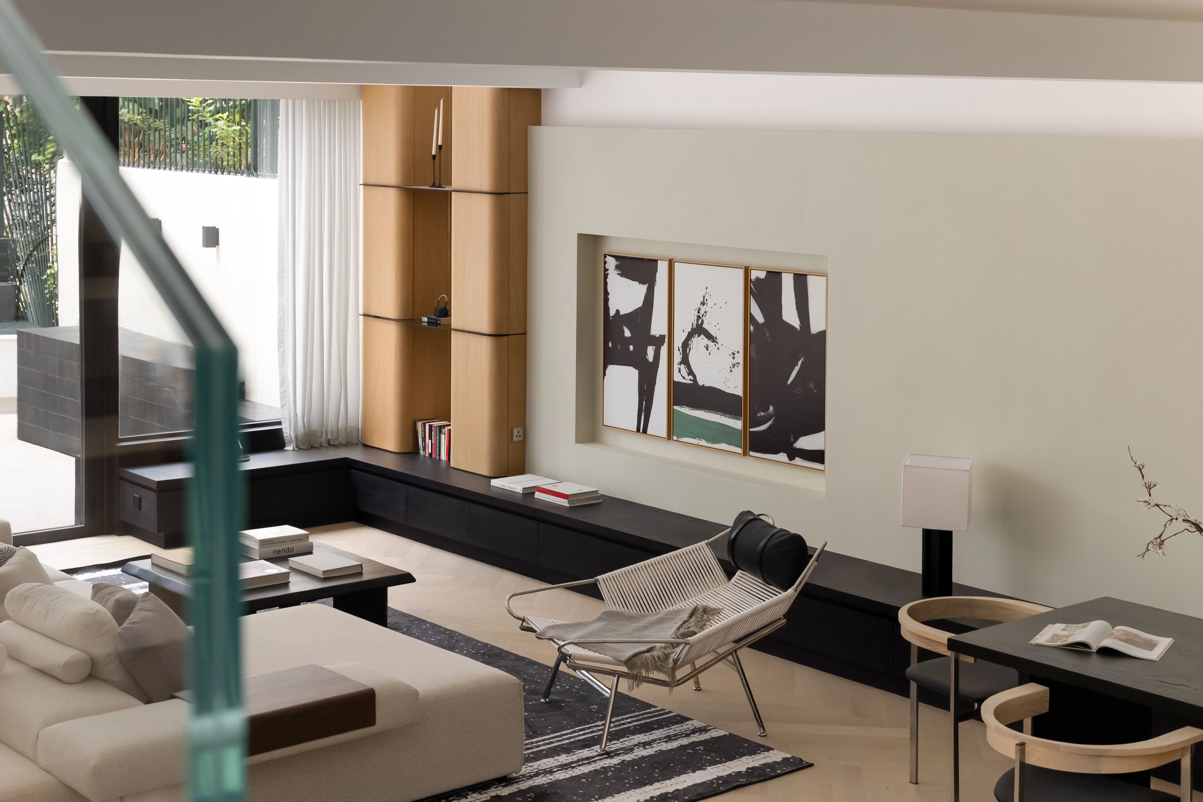 A modern light-filled townhouse in the heart of Hong Kong