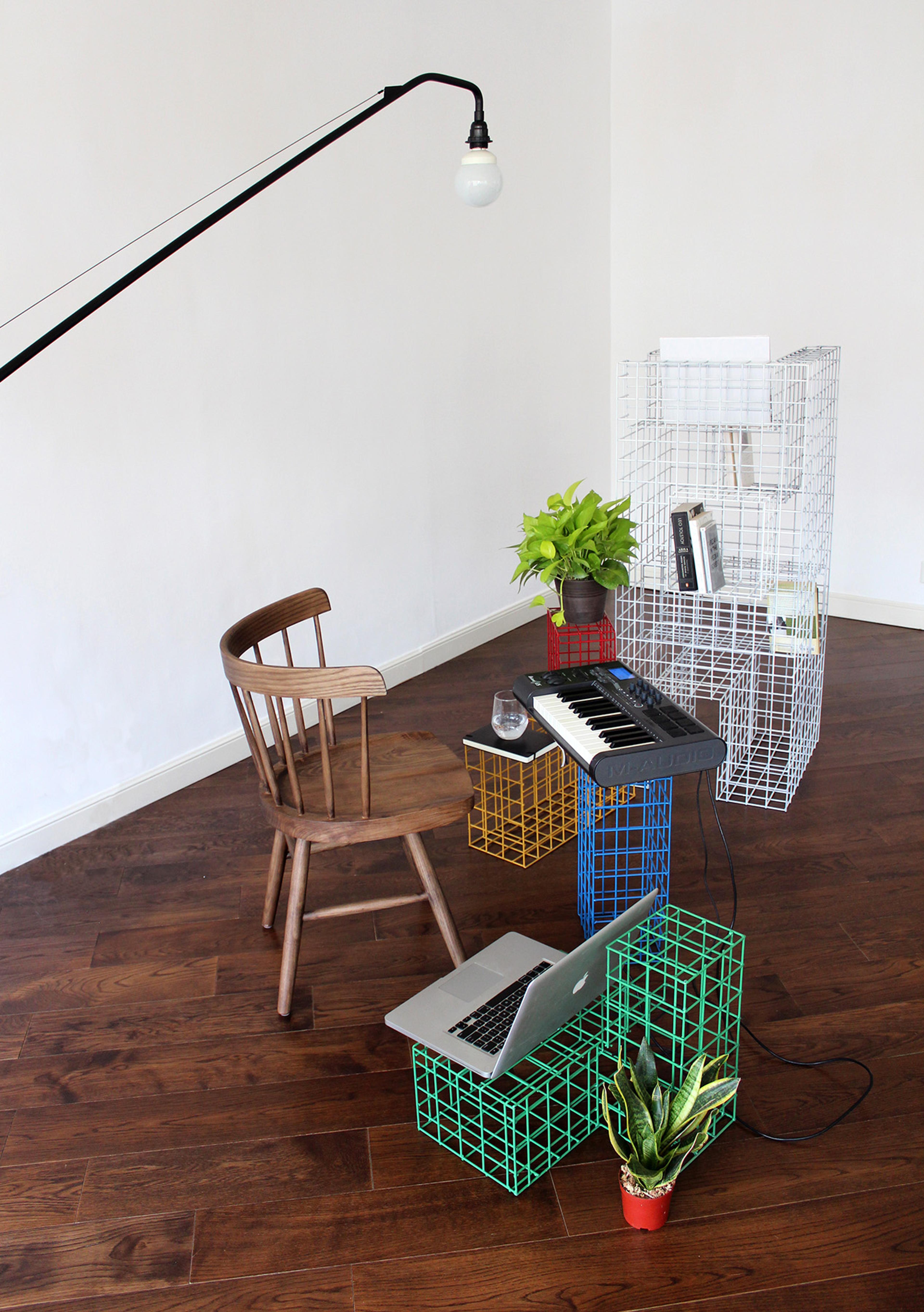 wire mesh modular furniture in room