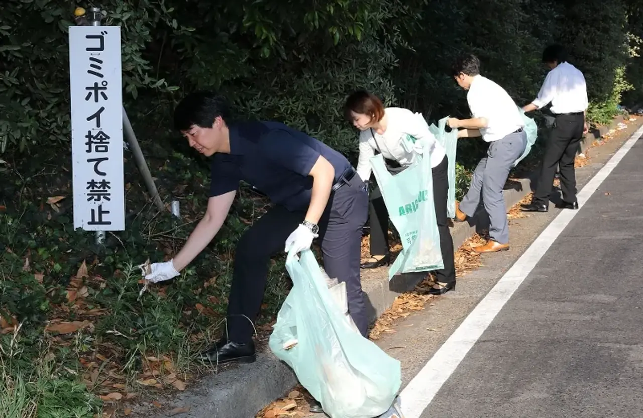 国道375号線にて清掃活動