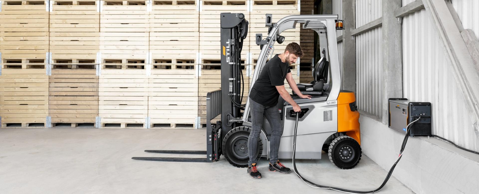 Machines / Forklift truck / STILL RCE 15-20 | Hesselberg