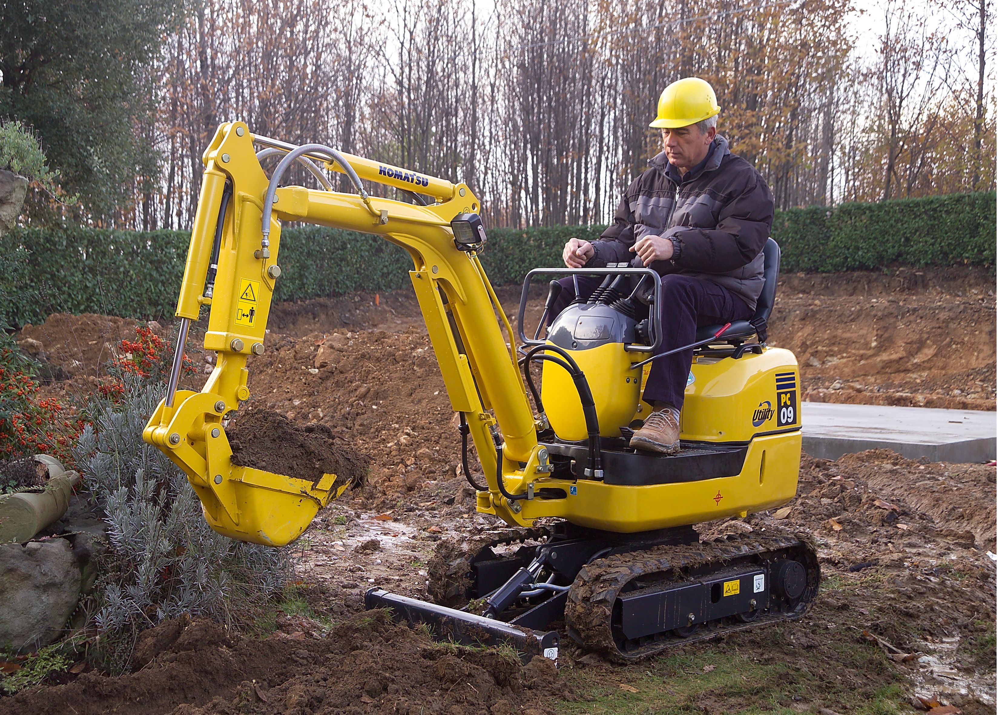 Machines / Komatsu PC09 - PC18MR | Hesselberg