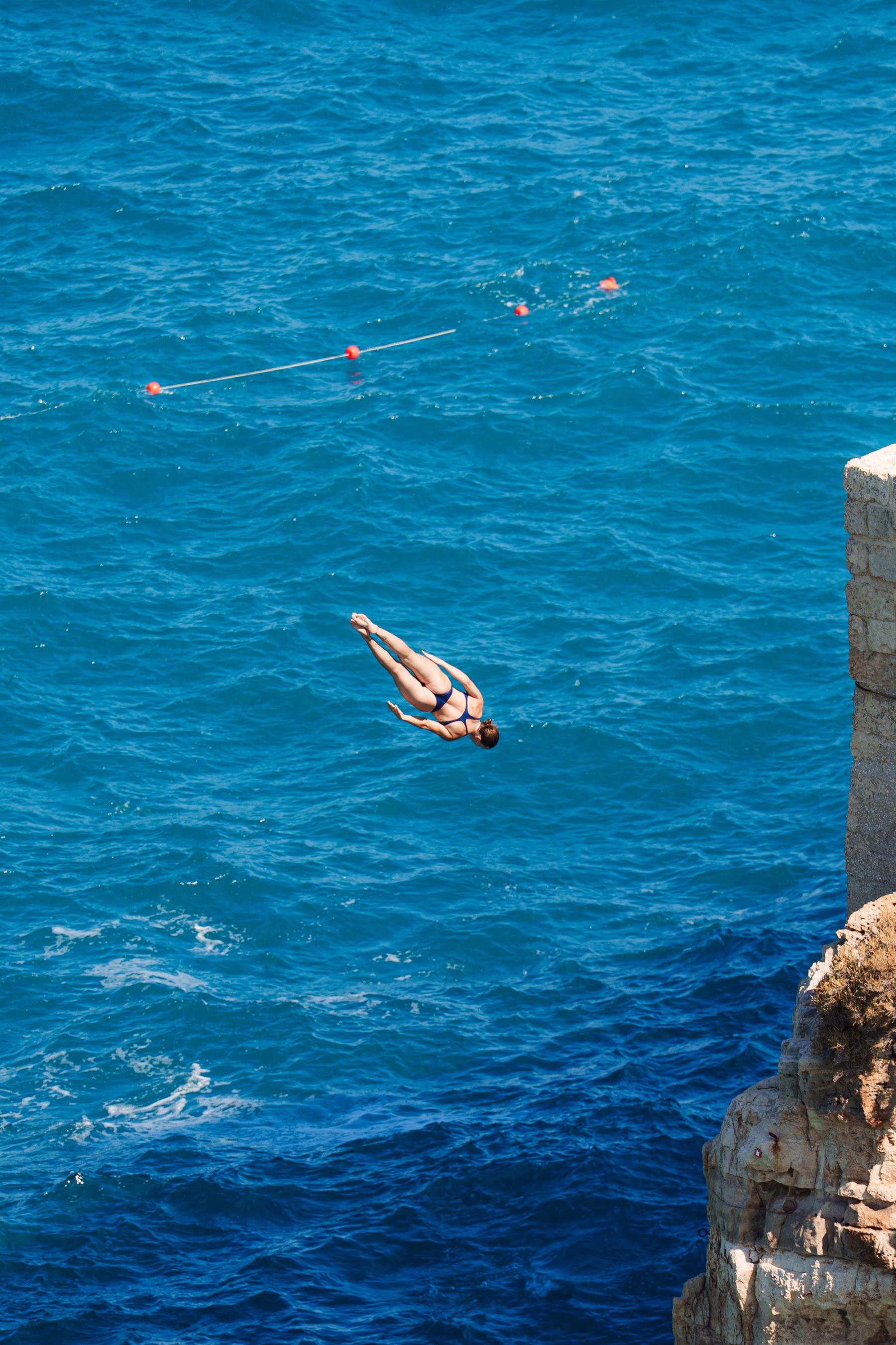 CLIFF DIVING