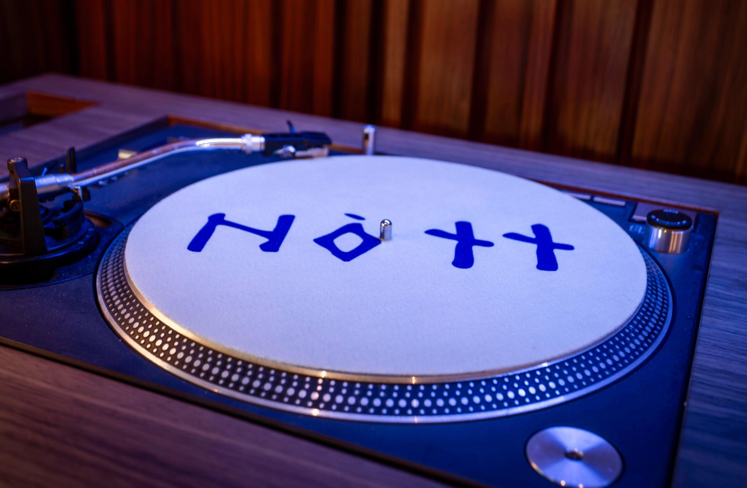 Nòtt: L'esperimento culturale che sta ridisegnando Piazza Vetra