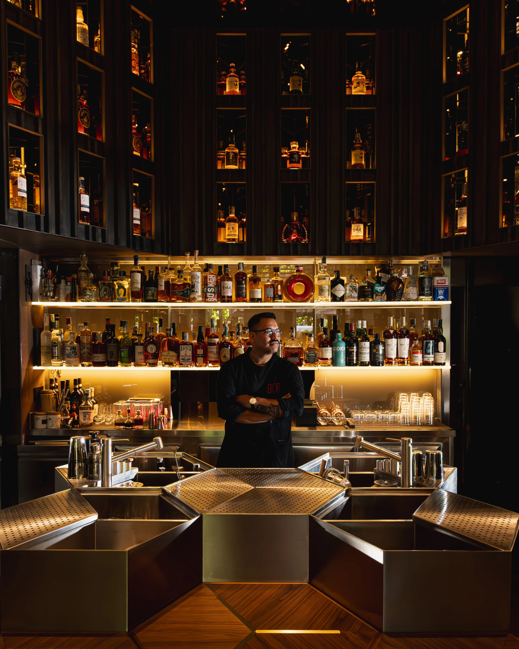 STESSO CIVICO, ALTRA PELLE. IL SILENZIO ARMATO DI CESAR ARAUJO.