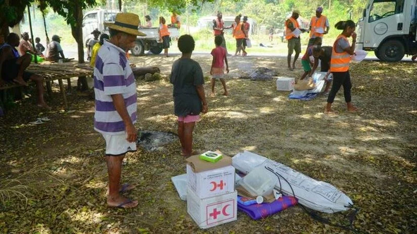 Distributing relief items from Vanuatu Red Cross