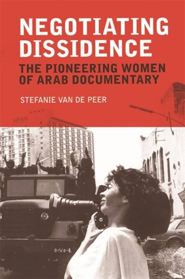 Couverture de Negociating dissidence the pioneering Women of Arab Documentary
